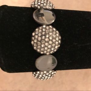 NWOT  BEAUTIFUL CRYSTAL STUD & METALLIC BRACELET